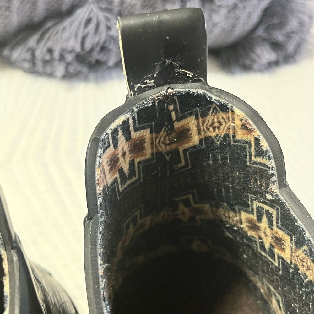 Pendleton Embossed Chelsea Rain Boots (Size 7) - Picture 5 of 16